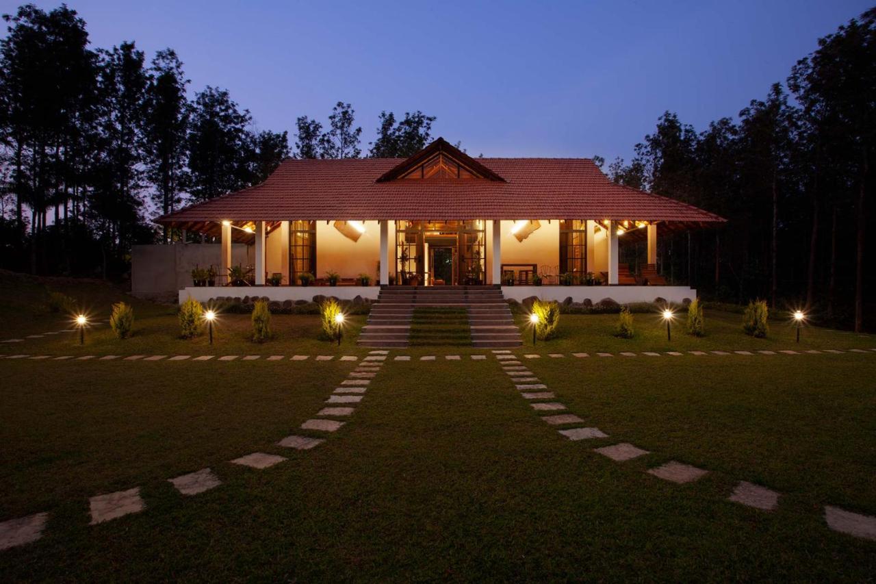 Stayvista At Cedar - Strelitzia 2Bhk With Breakfast And Jacuzzi Chikmagalūr Kültér fotó